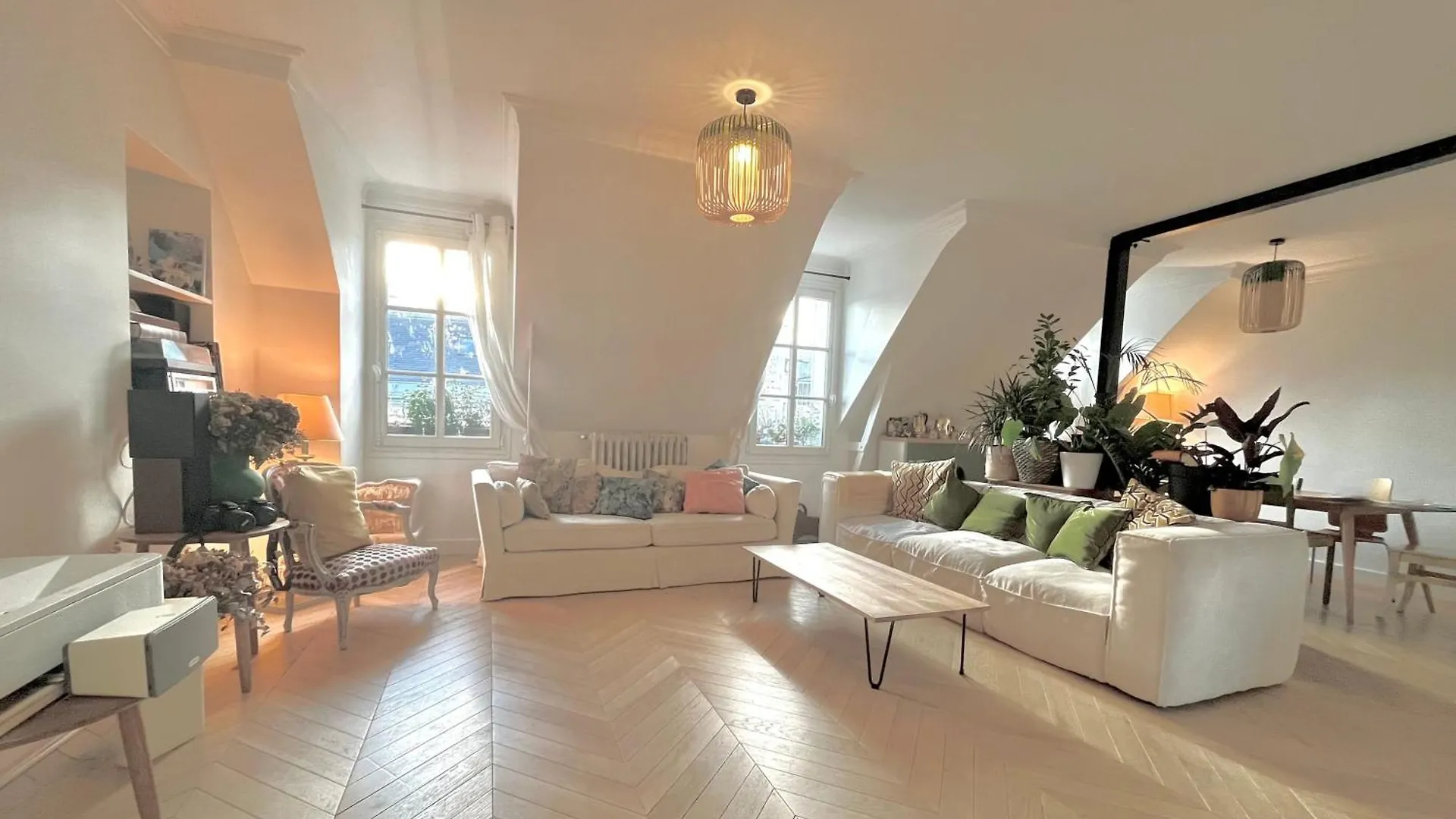 Moderne A 130 M² Proche Monceau Climatise * Paris